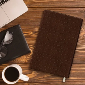 تصویر سررسید ۱۴۰۴ سایز اروپایی رنگ قهوه ای طرح دراگون