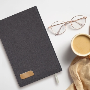 نمایی واضح از سررسید ۱۴۰۴ مهرسام چاپ