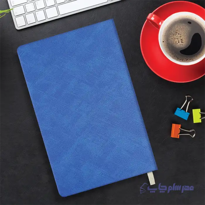 تصویری از سررسید ۱۴۰۴ اروپایی آبی رنگ