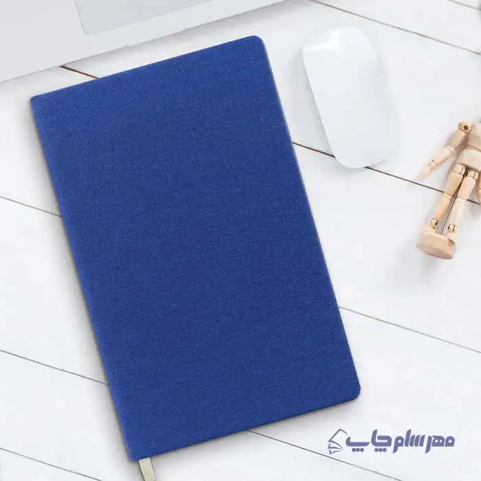 تصویر سررسید ۱۴۰۴ سایز اروپایی رنگ آبی طرح کتان