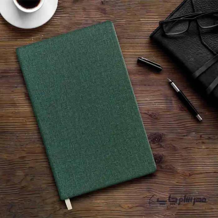 تصویر سررسید ۱۴۰۴ سایز اروپایی رنگ سبز طرح کتان