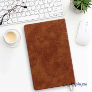 تصویر سررسید ۱۴۰۴ سایز اروپایی رنگ عسلی جلد چرم طرح کروکودیلی