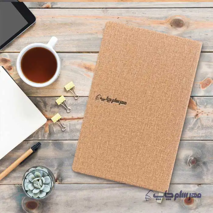 تصویر سررسید ۱۴۰۴ سایز اروپایی رنگ کرم طرح کتان