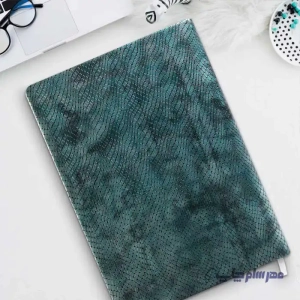 تصویر سررسید ۱۴۰۴ سایز وزیری رنگ فیروزه ای جلد چرم طرح پوست ماری